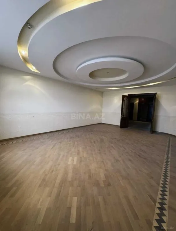 Satılır 4 otaqlı mənzil 216 m²