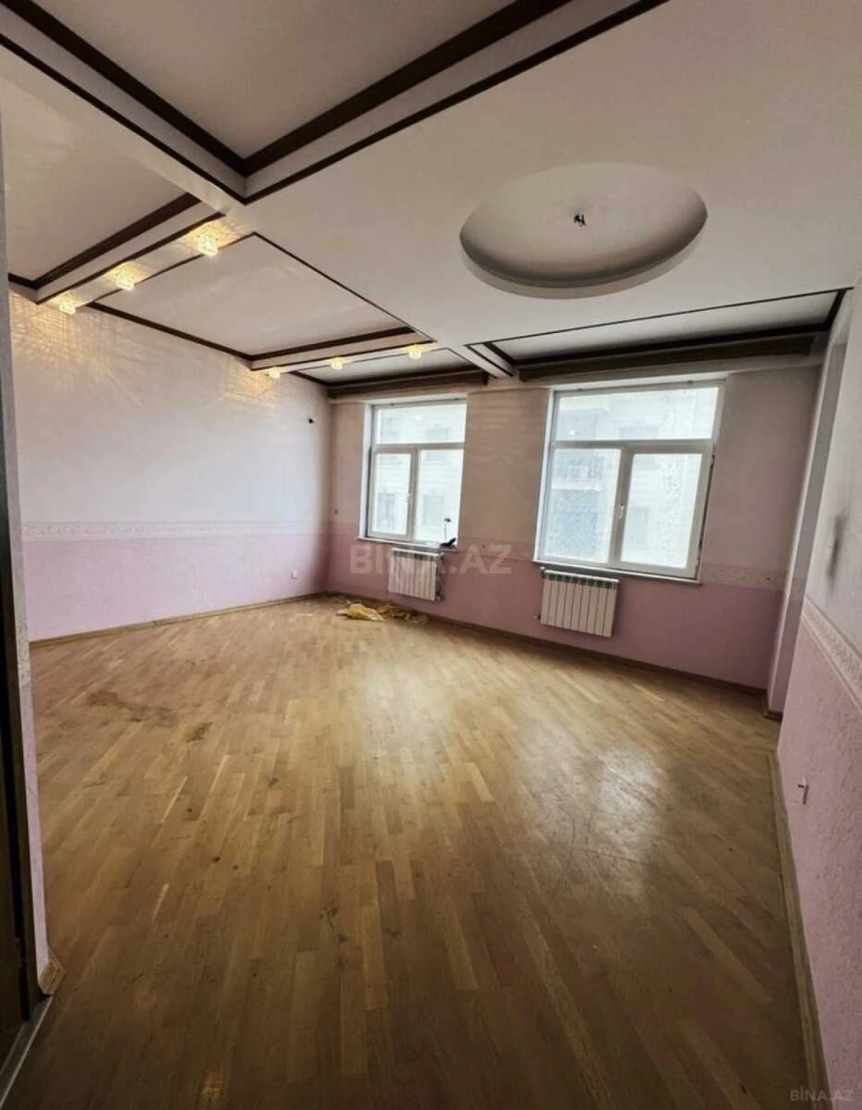 Satılır 4 otaqlı mənzil 216 m²