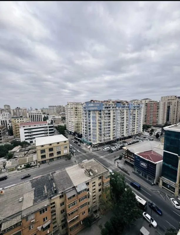 Satılır 4 otaqlı mənzil 216 m²