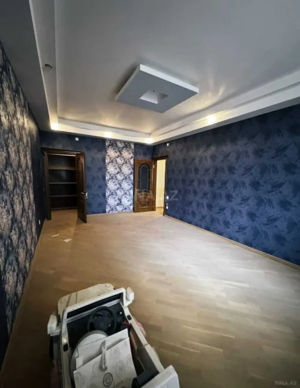 Satılır 4 otaqlı mənzil 216 m²