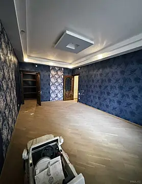 Satılır 4 otaqlı mənzil 216 m²