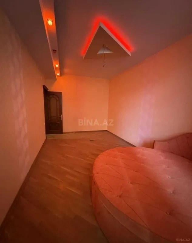 Satılır 4 otaqlı mənzil 216 m²