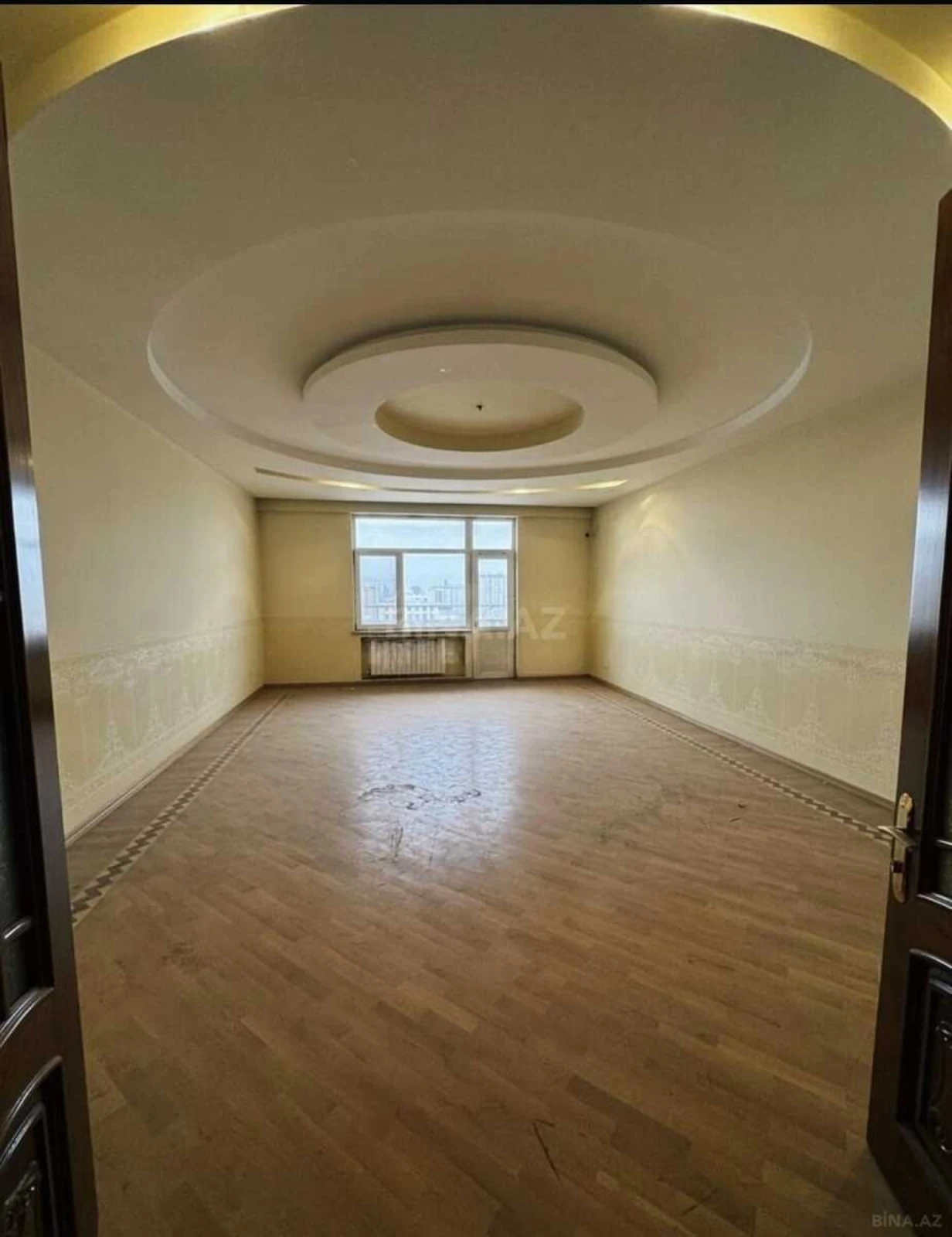 Satılır 4 otaqlı mənzil 216 m²