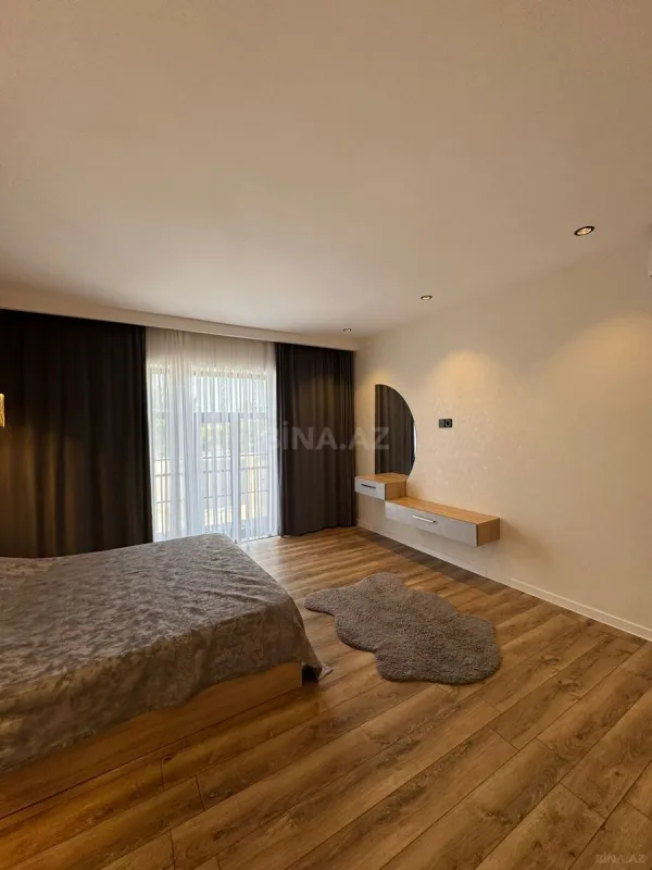Satılır 5 otaqlı həyət evi 190 m²