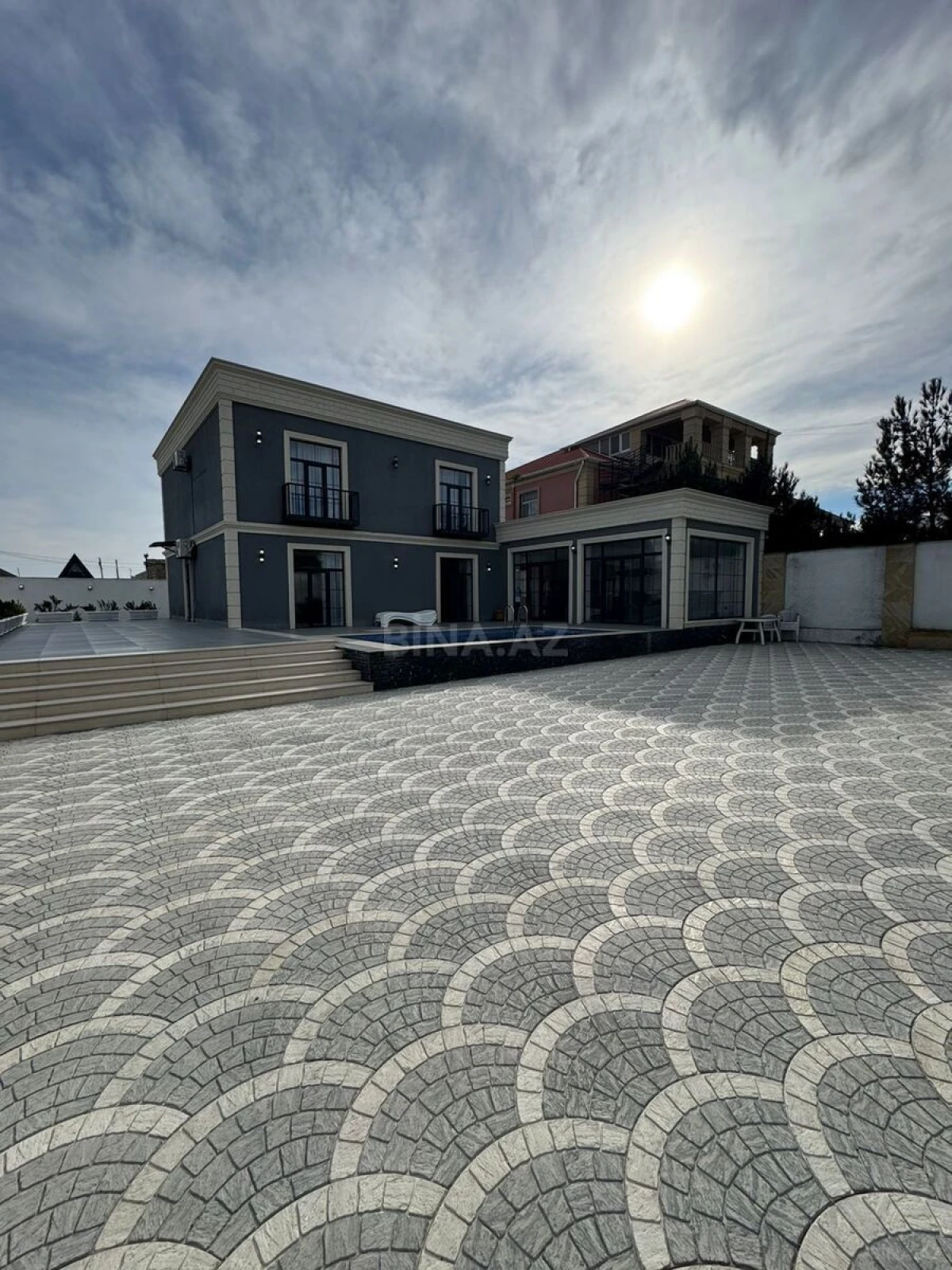 Satılır 5 otaqlı həyət evi 190 m²