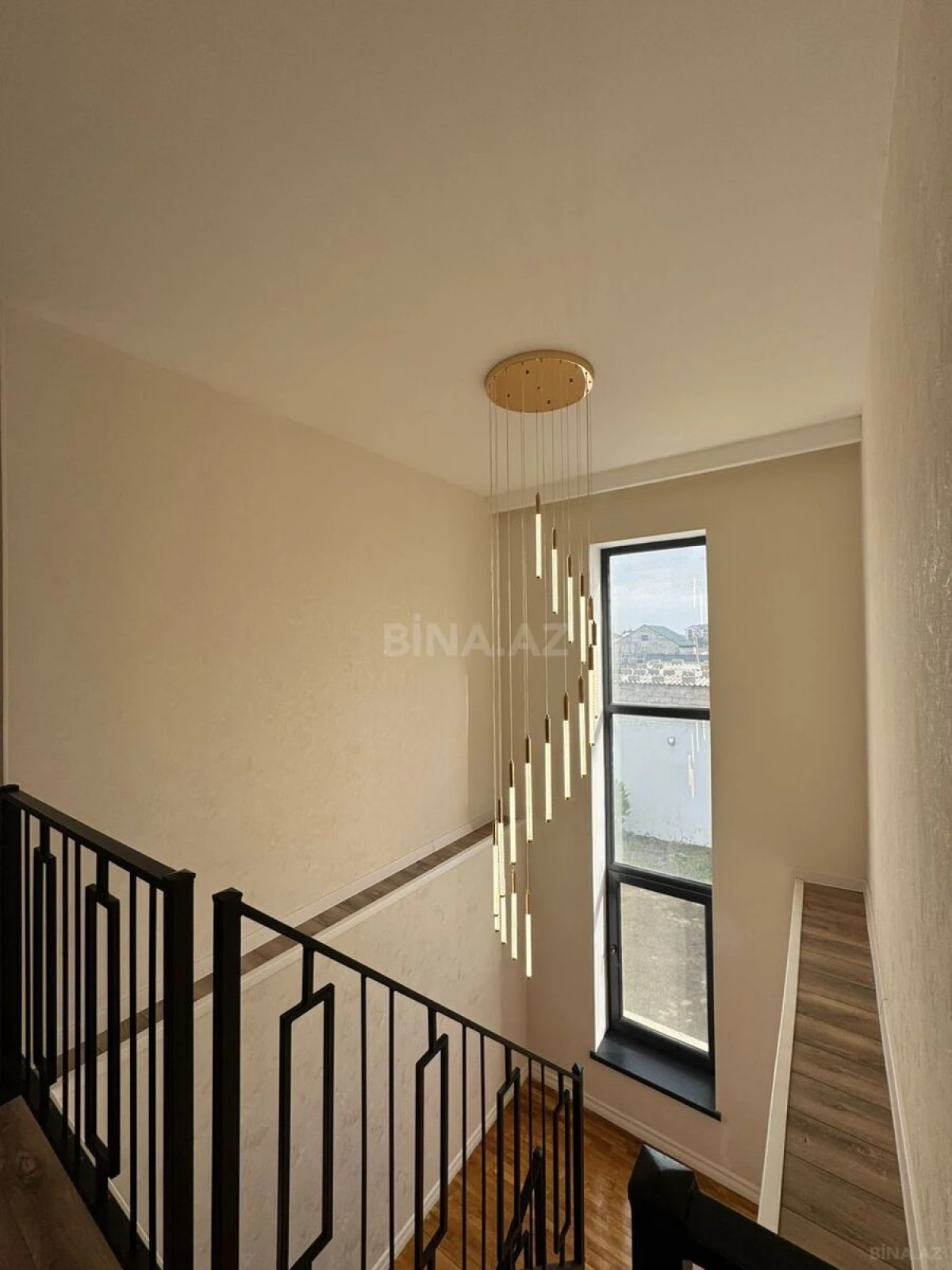Satılır 5 otaqlı həyət evi 190 m²