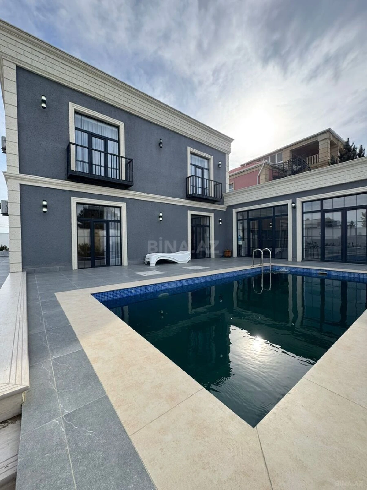 Satılır 5 otaqlı həyət evi 190 m²