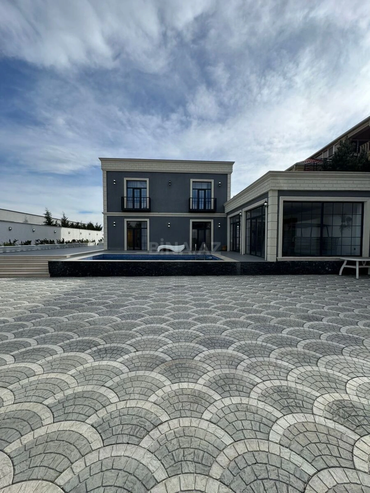 Satılır 5 otaqlı həyət evi 190 m²