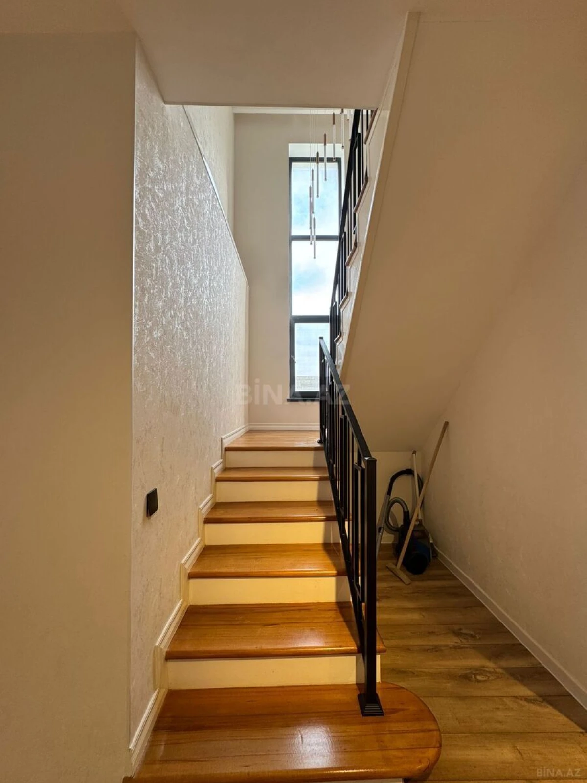 Satılır 5 otaqlı həyət evi 190 m²