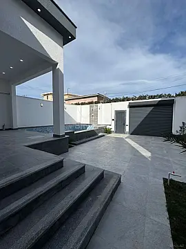 Satılır 4 otaqlı həyət evi 195 m²