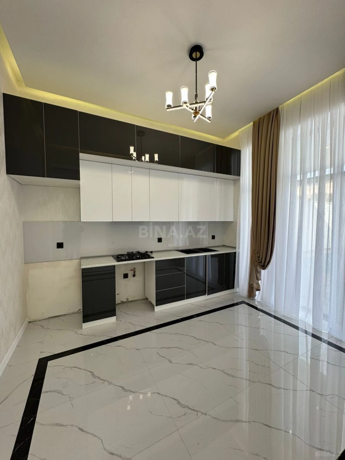 Satılır 4 otaqlı həyət evi 195 m²