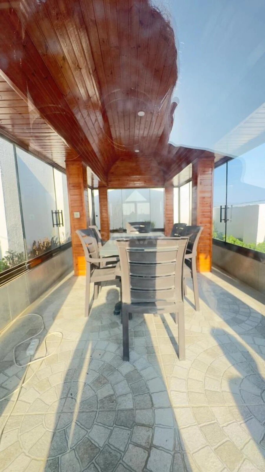 Satılır 4 otaqlı həyət evi 550 m²