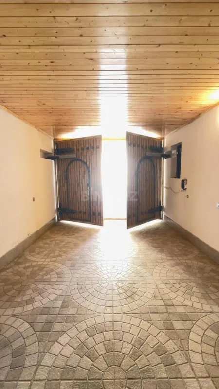 Satılır 4 otaqlı həyət evi 550 m²