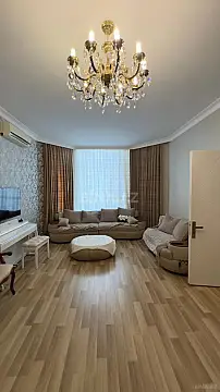 Satılır 4 otaqlı həyət evi 550 m²