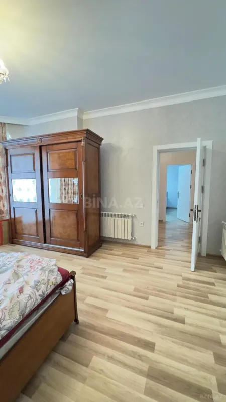 Satılır 4 otaqlı həyət evi 550 m²