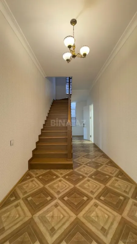 Satılır 4 otaqlı həyət evi 550 m²