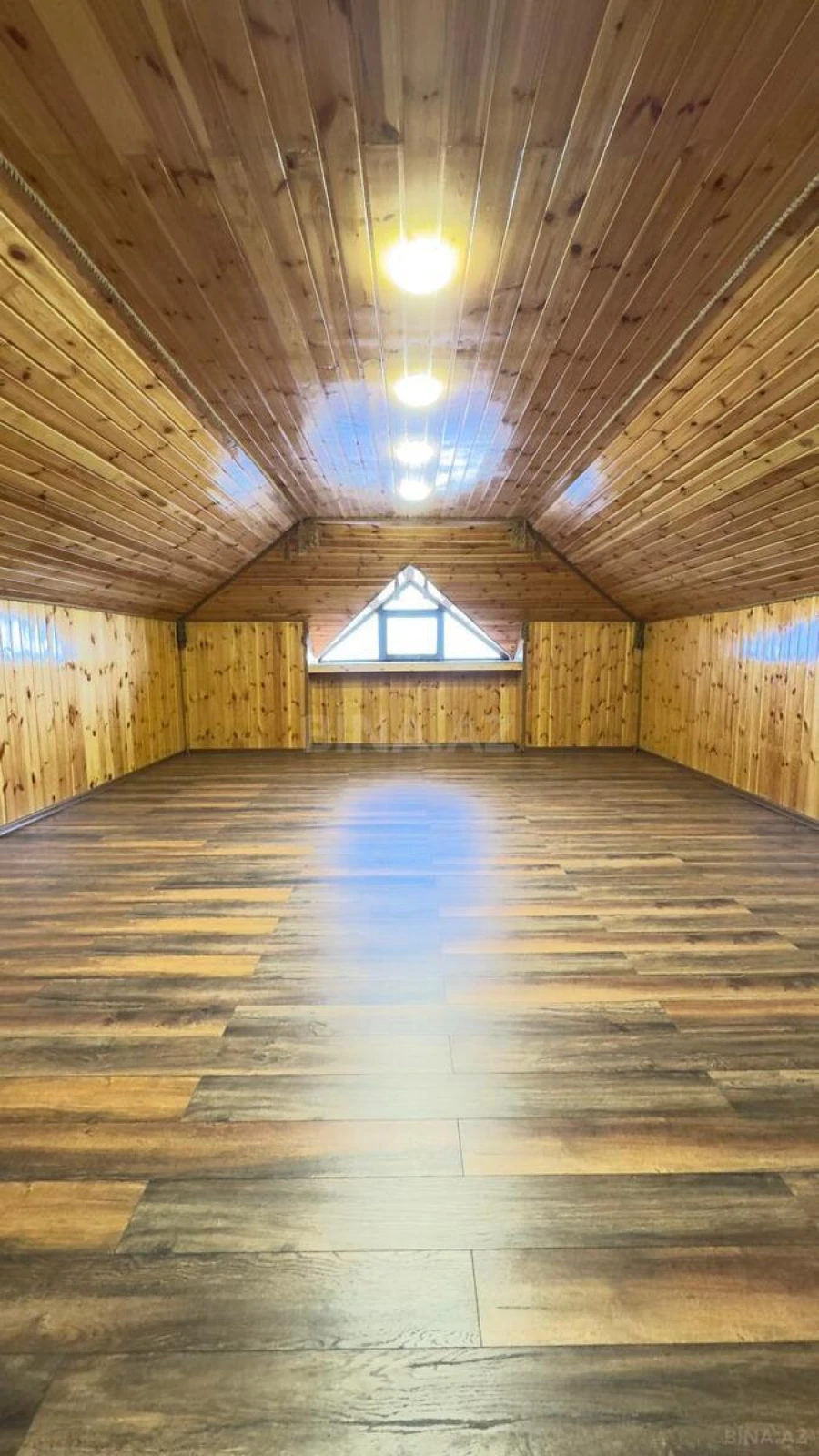 Satılır 4 otaqlı həyət evi 550 m²