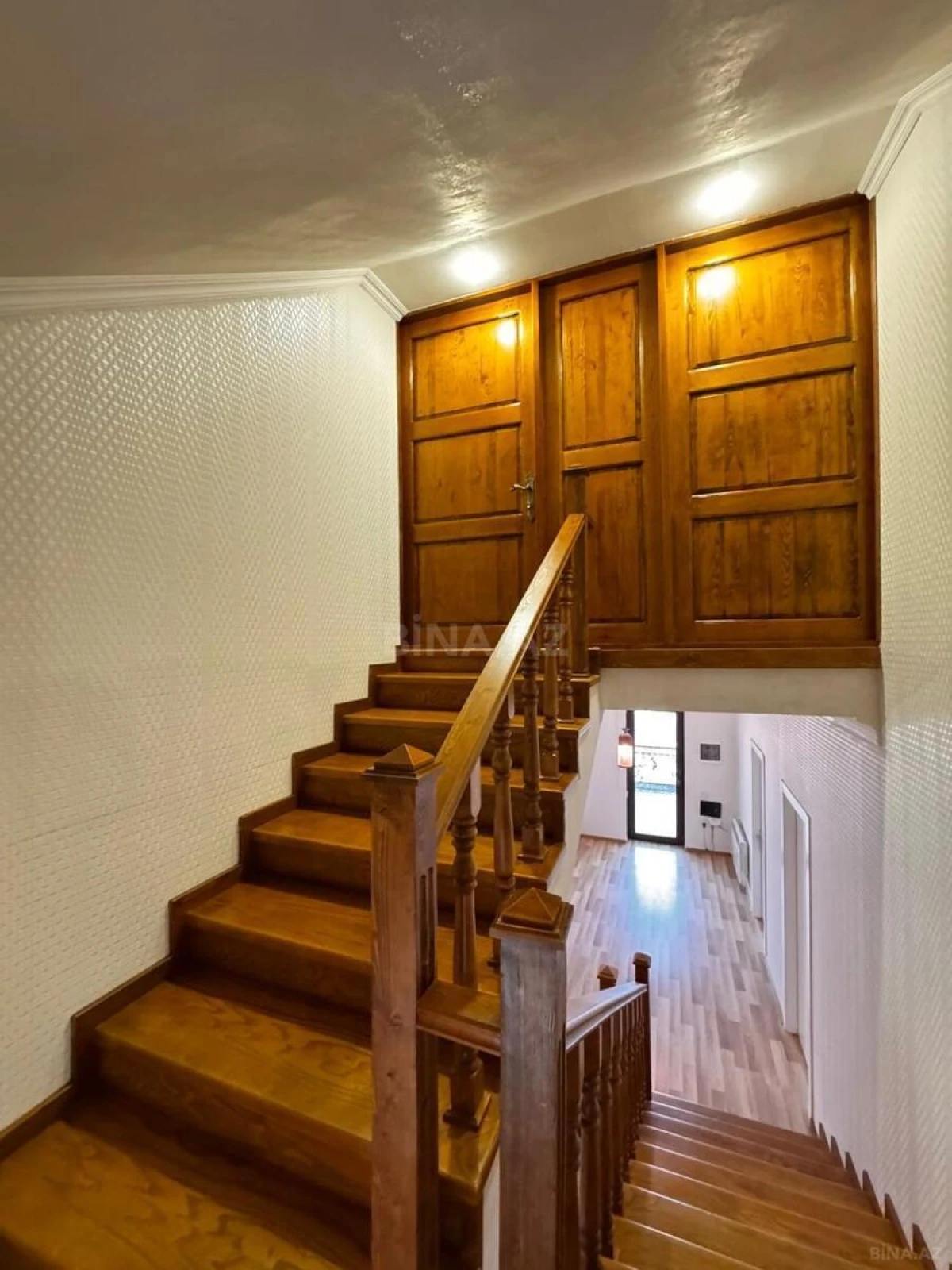 Satılır 4 otaqlı həyət evi 550 m²