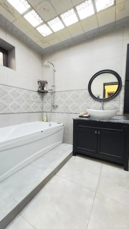 Satılır 4 otaqlı həyət evi 550 m²