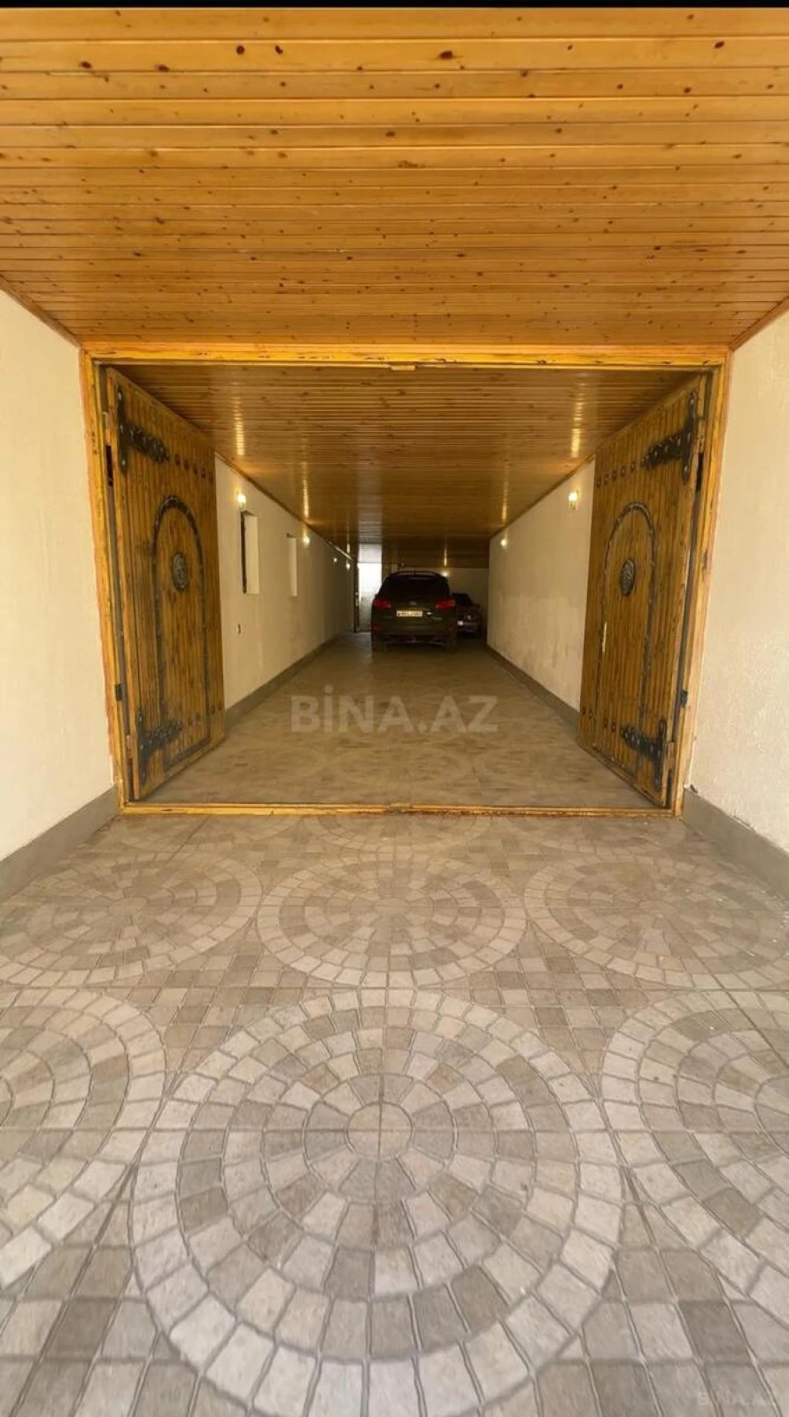 Satılır 4 otaqlı həyət evi 550 m²