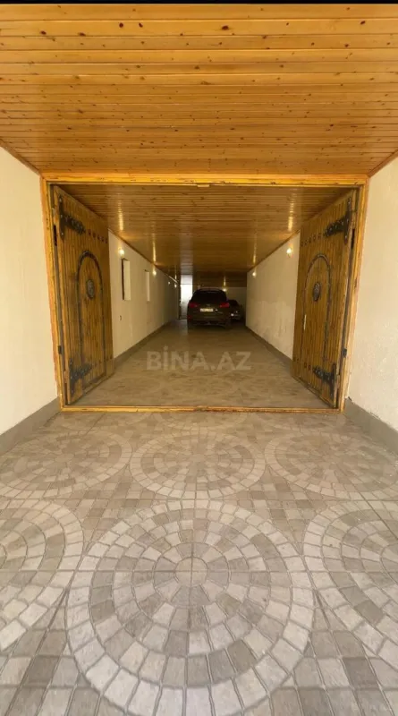 Satılır 4 otaqlı həyət evi 550 m²
