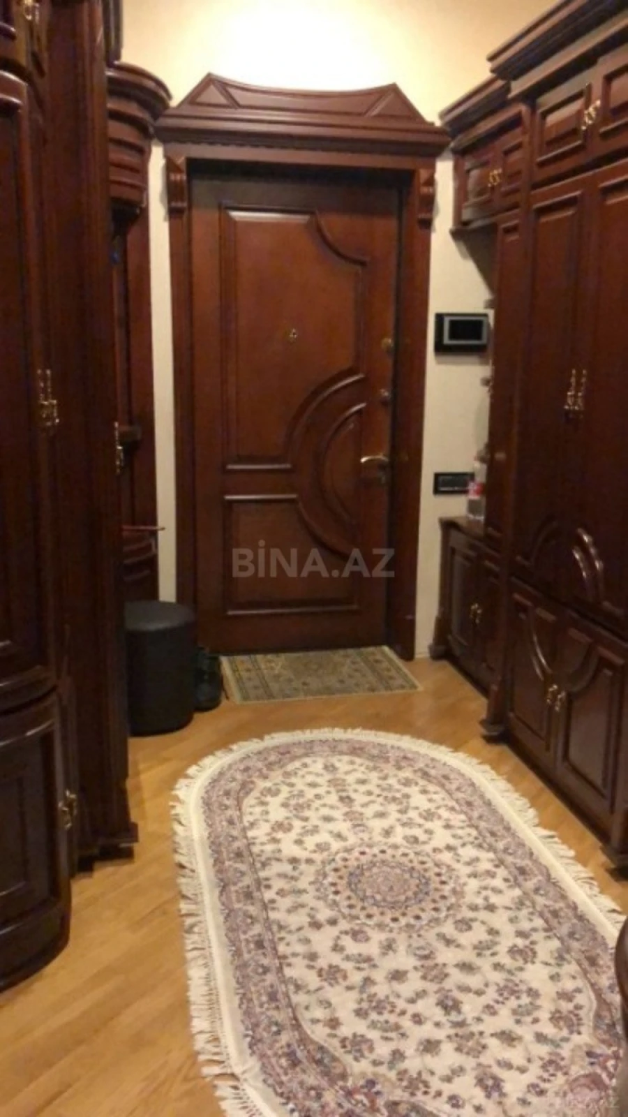 Satılır 4 otaqlı mənzil 160 m²
