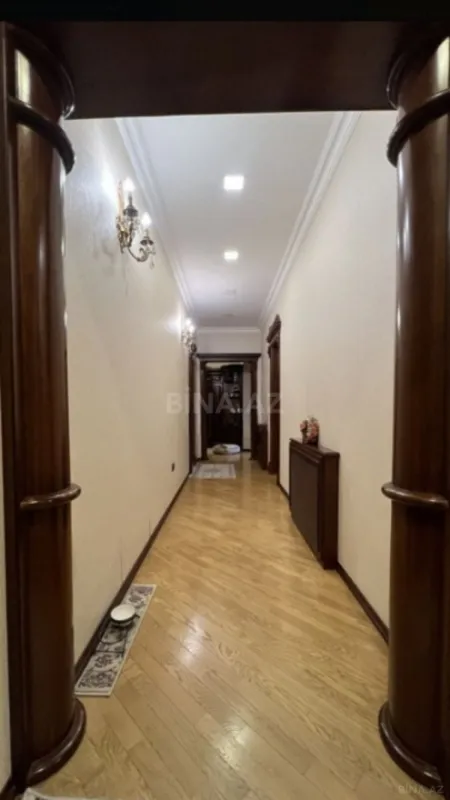 Satılır 4 otaqlı mənzil 160 m²