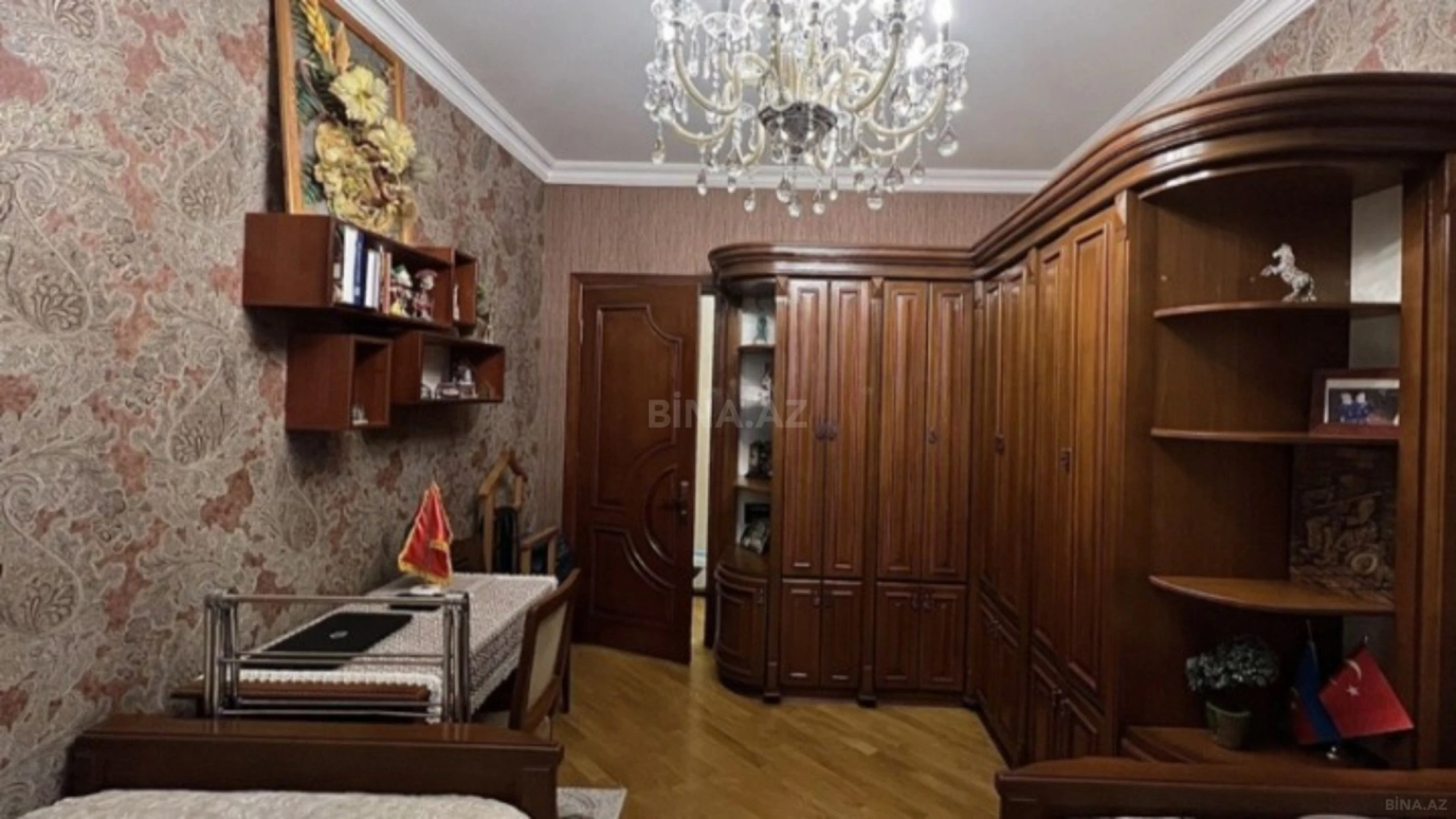 Satılır 4 otaqlı mənzil 160 m²