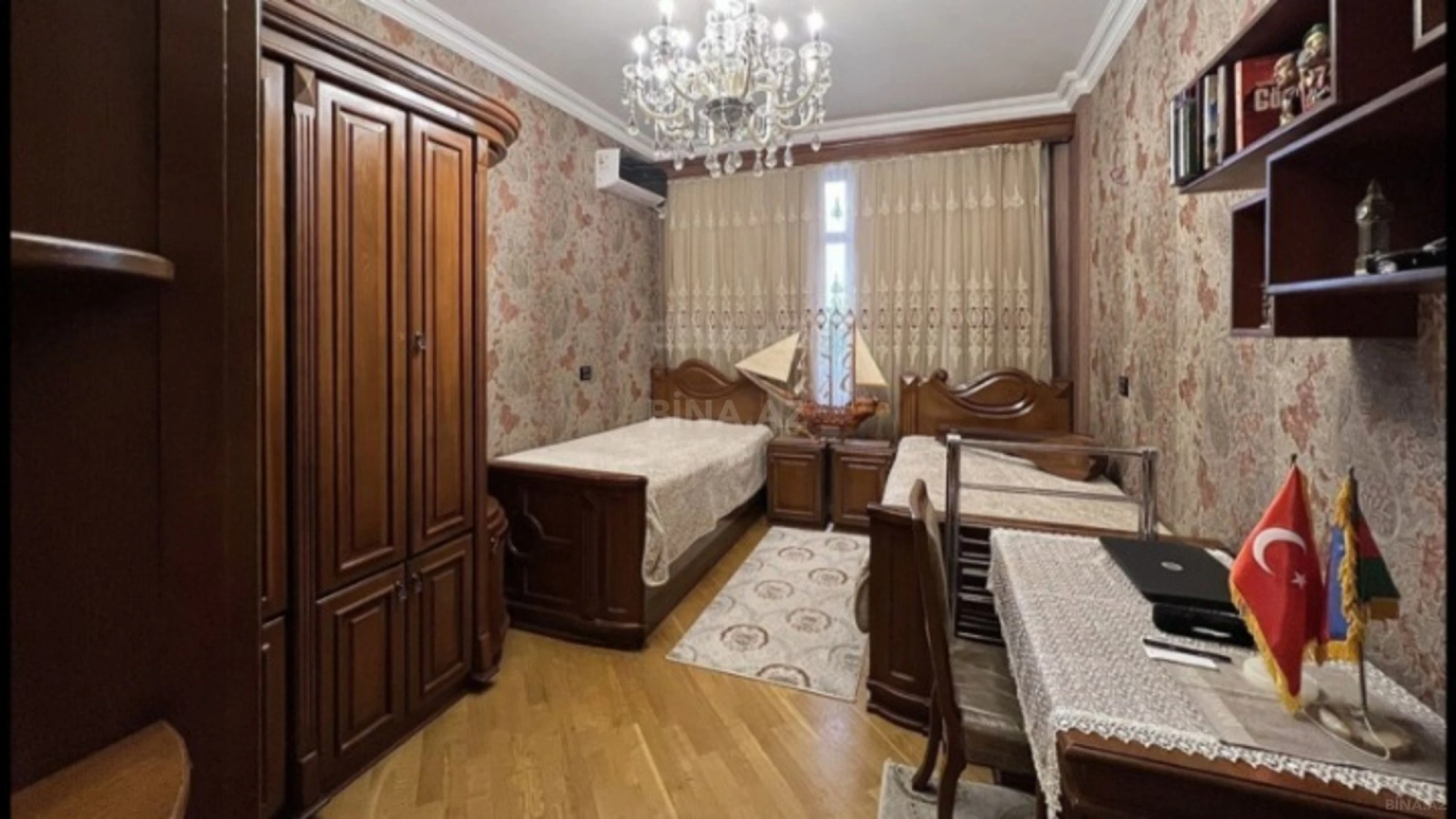 Satılır 4 otaqlı mənzil 160 m²