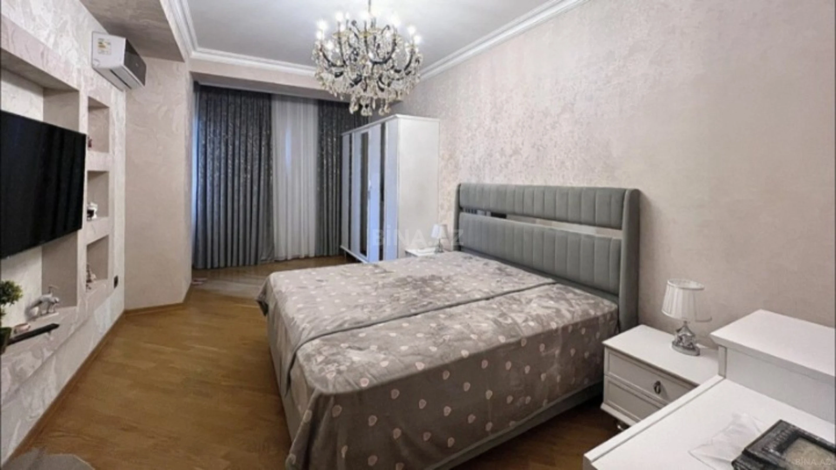 Satılır 4 otaqlı mənzil 160 m²