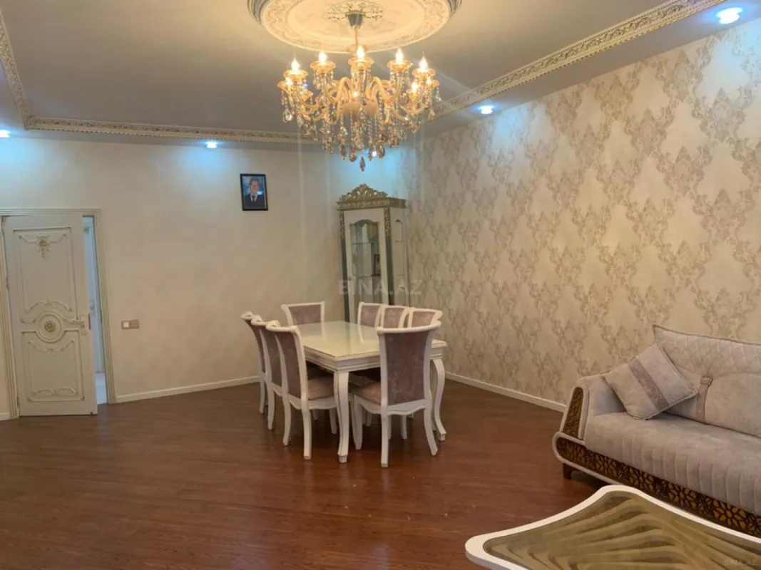 Satılır 3 otaqlı mənzil 145 m²