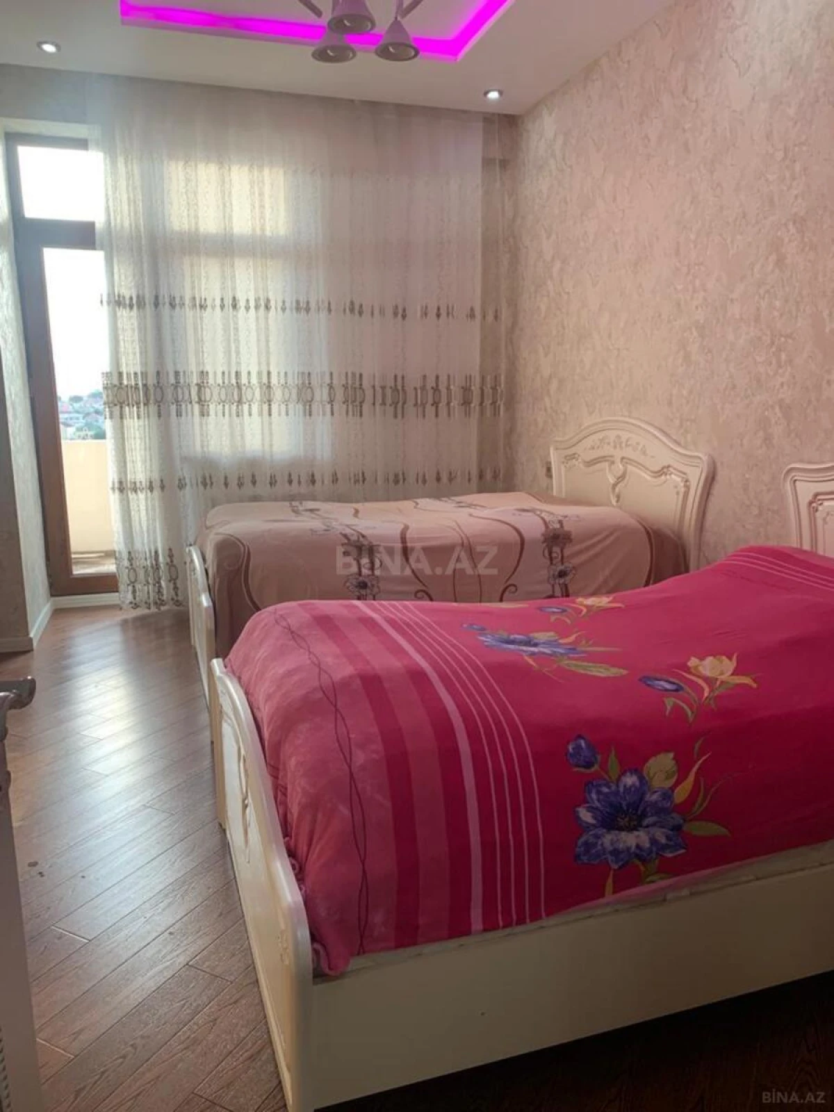 Satılır 3 otaqlı mənzil 145 m²