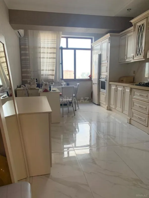 Satılır 3 otaqlı mənzil 145 m²