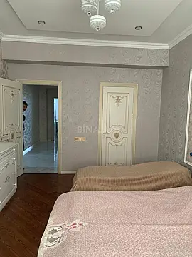 Satılır 3 otaqlı mənzil 145 m²