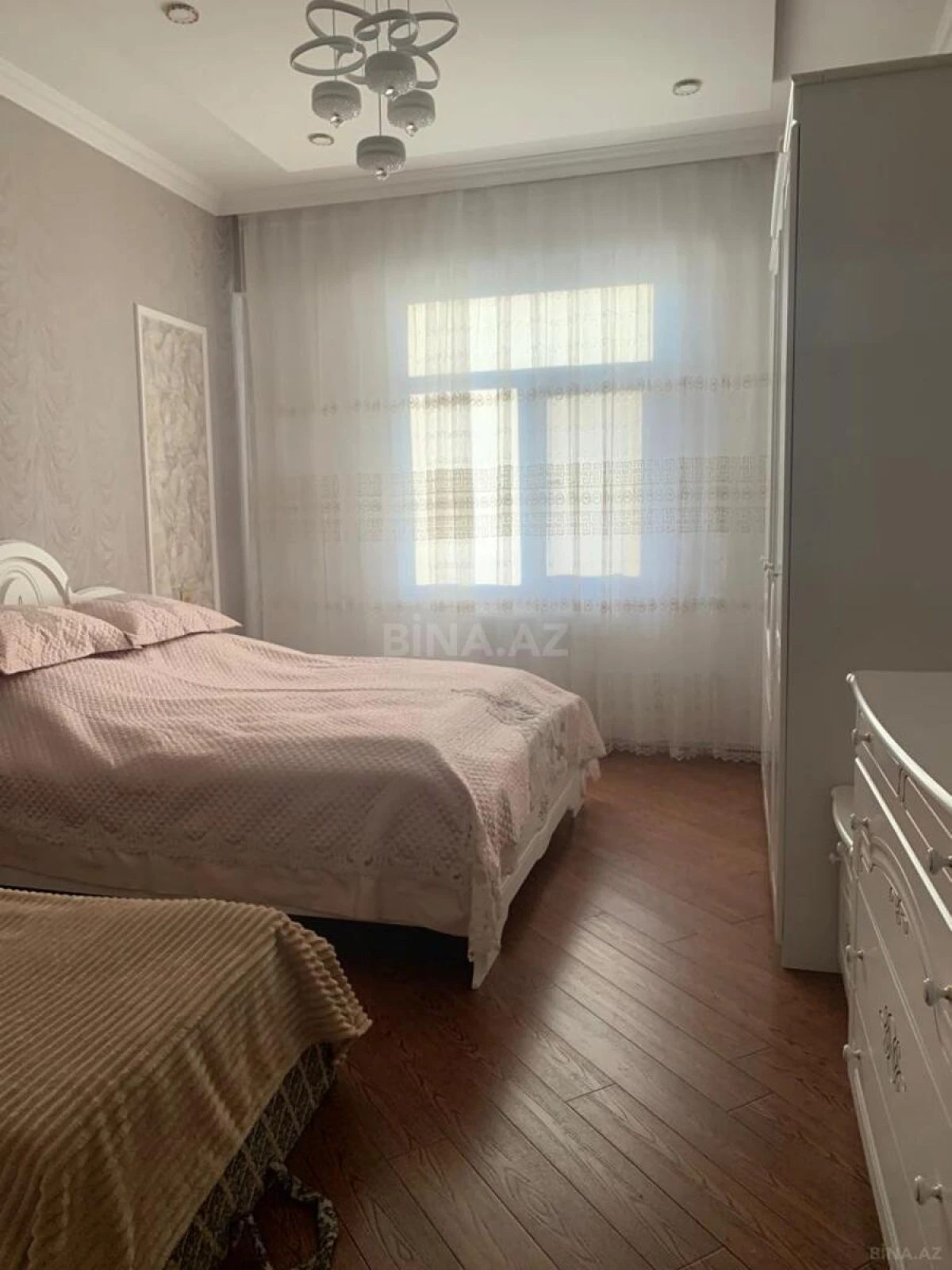 Satılır 3 otaqlı mənzil 145 m²