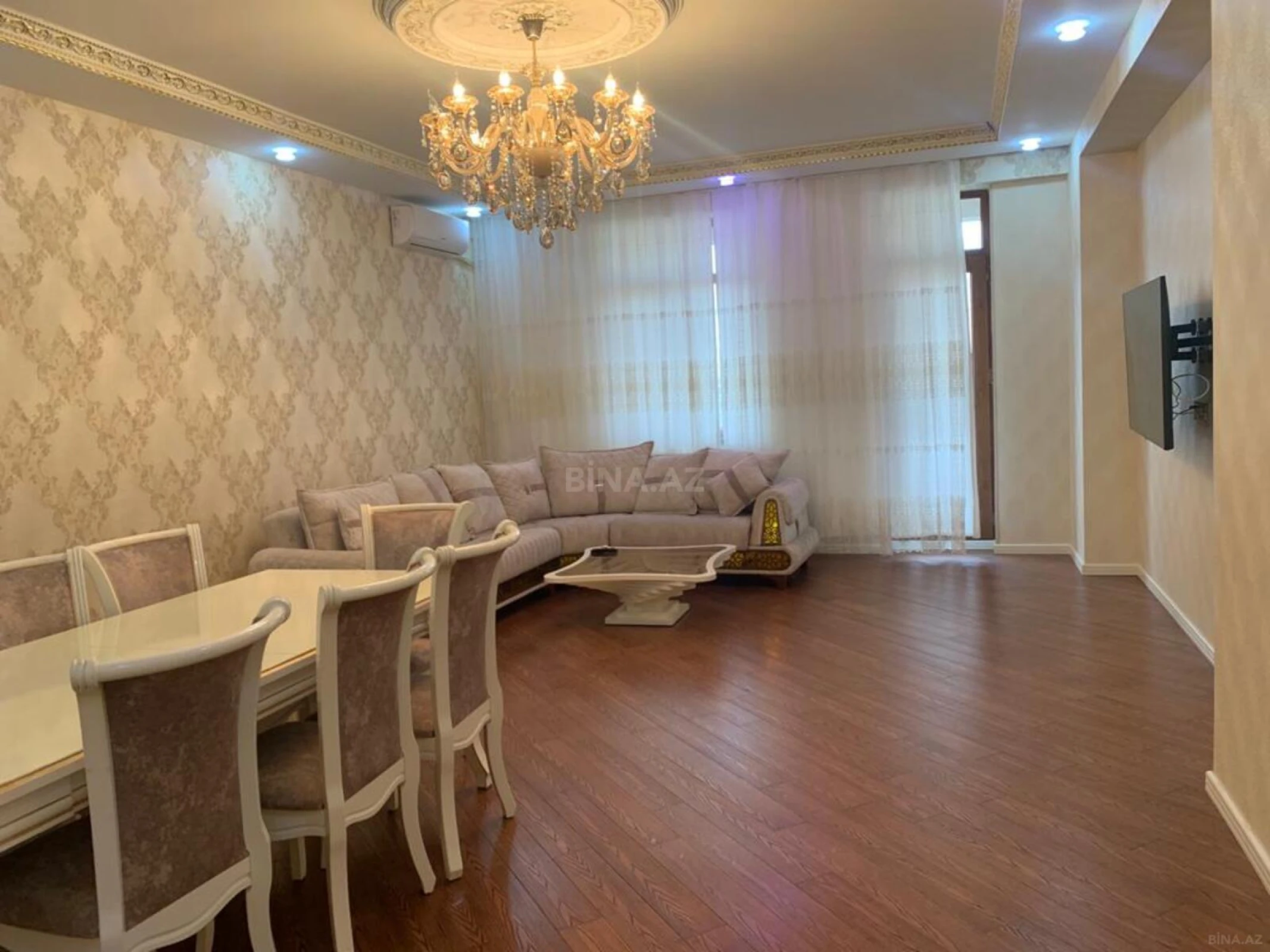 Satılır 3 otaqlı mənzil 145 m²