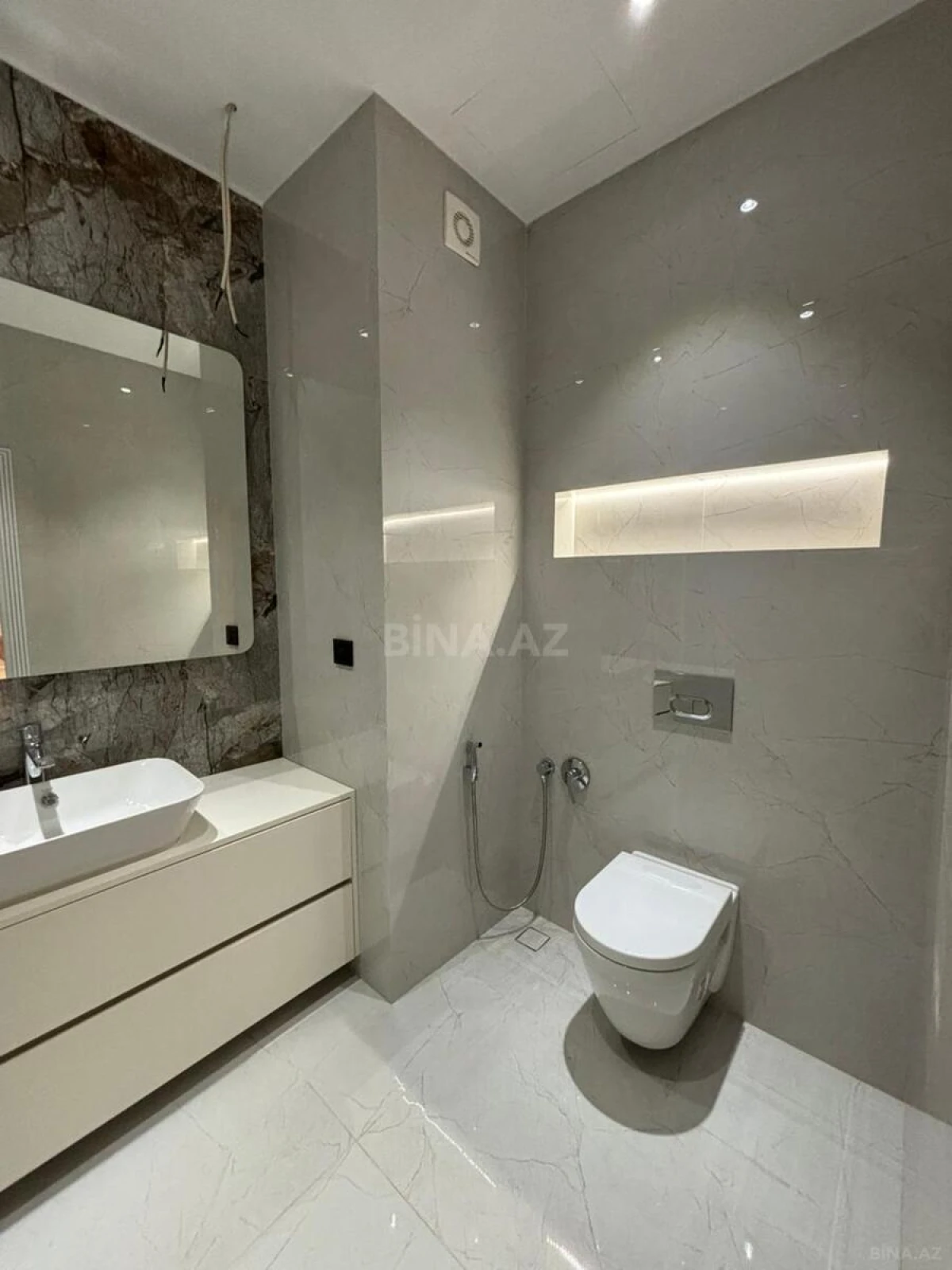 Kirayə verilir 3 otaqlı mənzil 120 m²