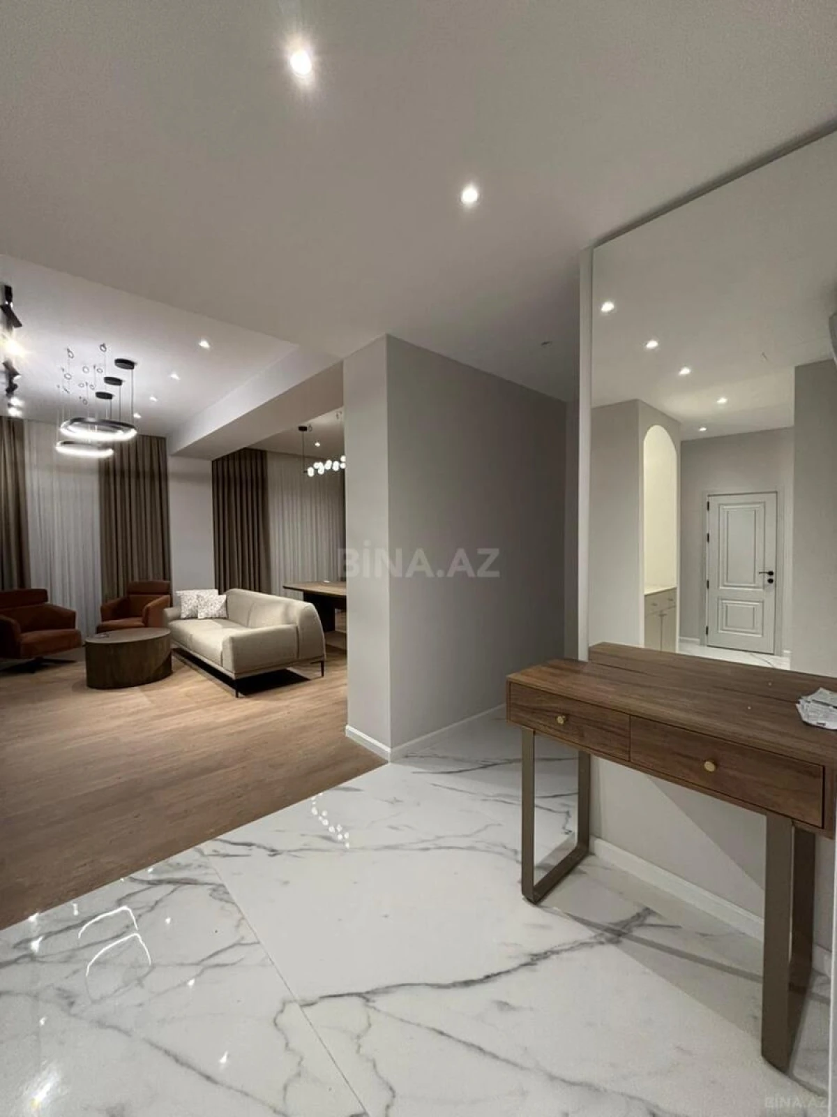 Kirayə verilir 3 otaqlı mənzil 120 m²