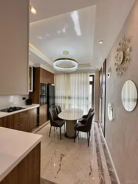 Kirayə verilir 2 otaqlı mənzil 100 m²