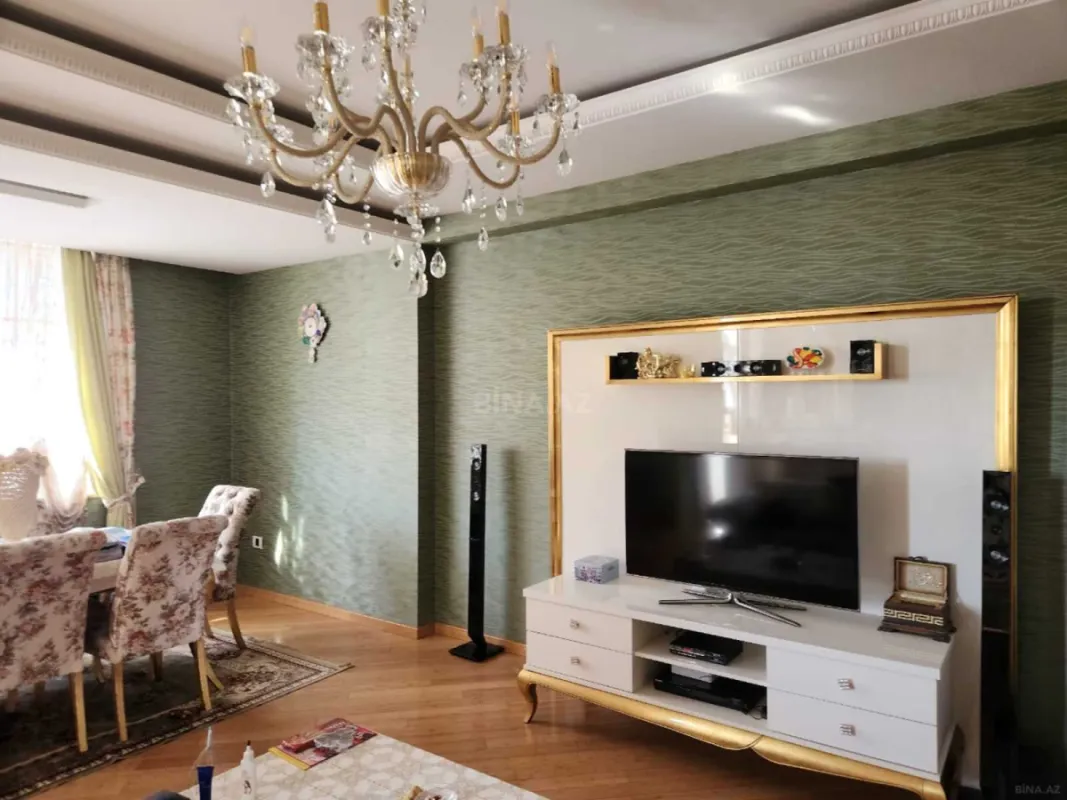 Satılır 5 otaqlı mənzil 320 m²