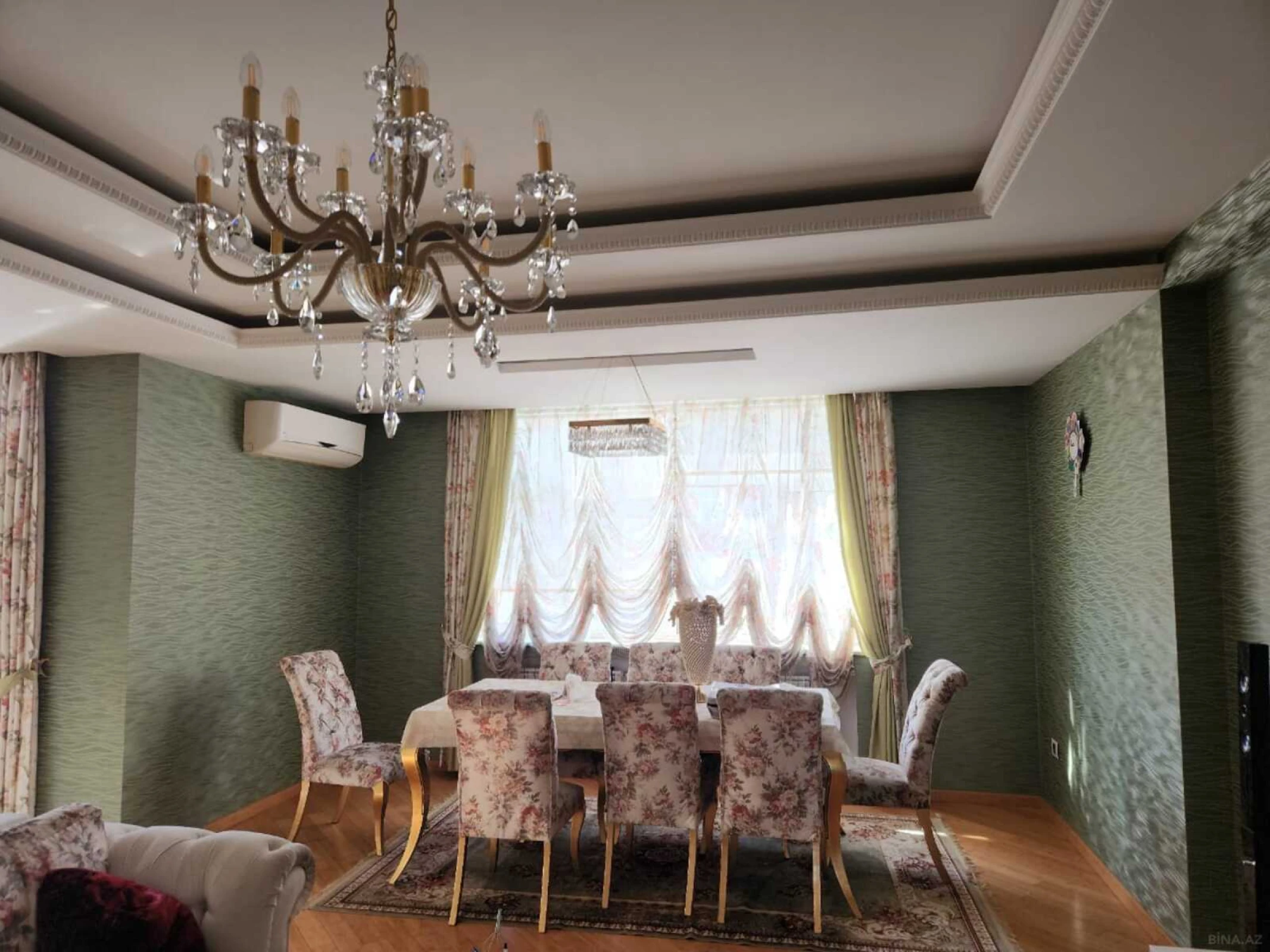 Satılır 5 otaqlı mənzil 320 m²
