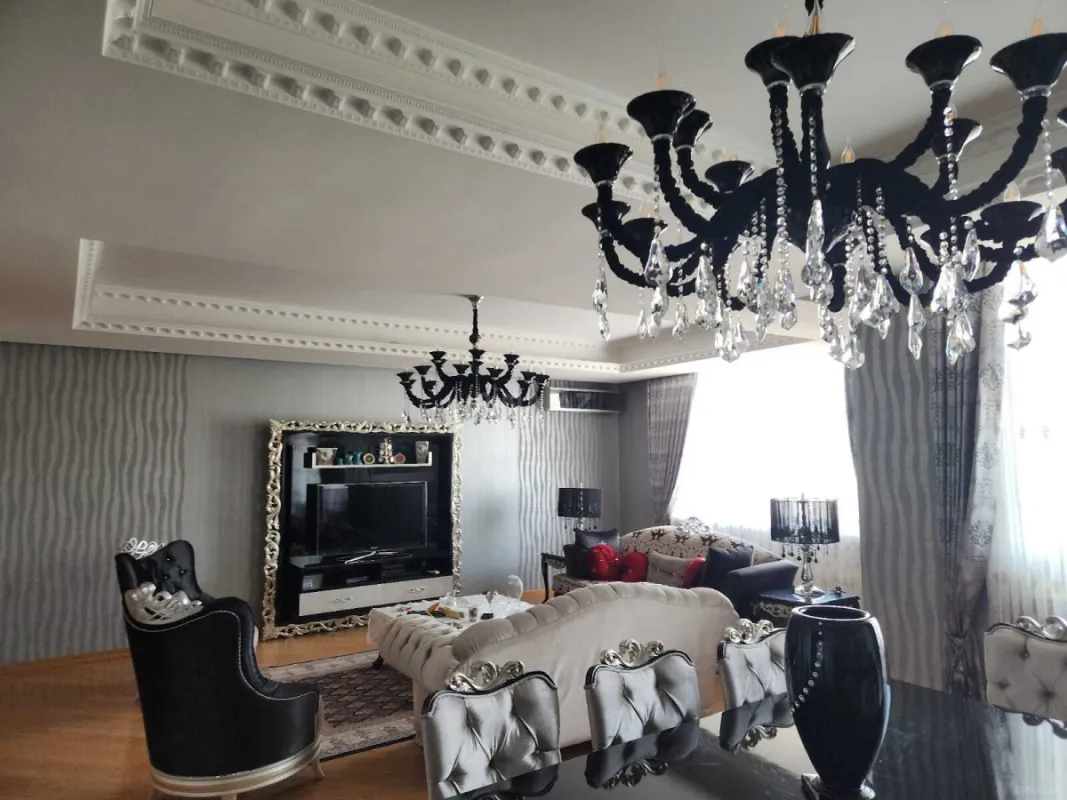 Satılır 5 otaqlı mənzil 320 m²