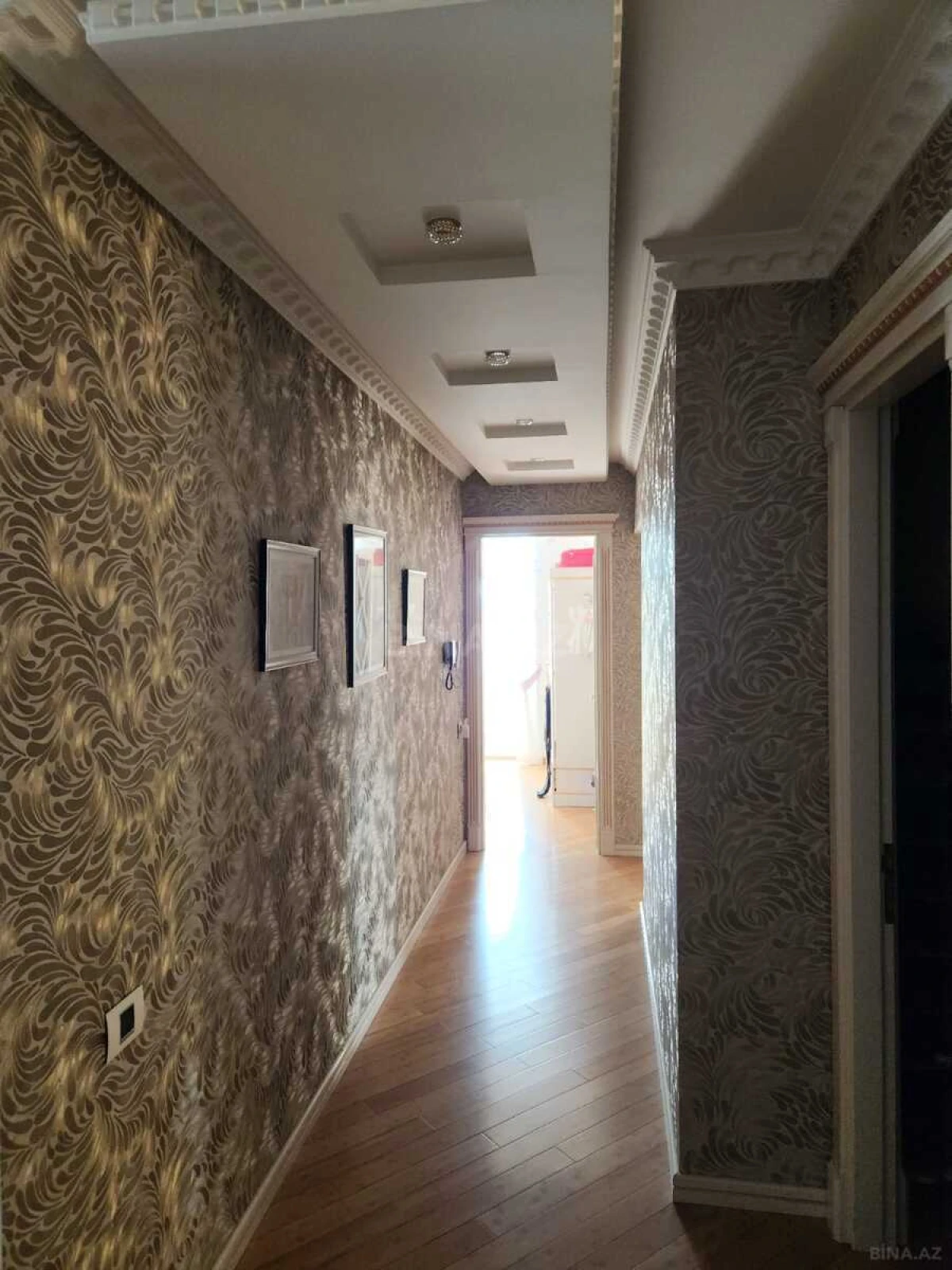 Satılır 5 otaqlı mənzil 320 m²