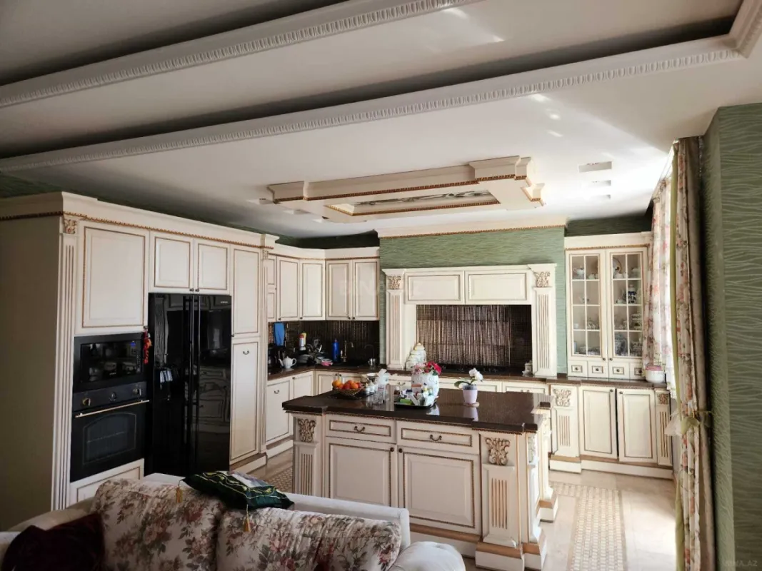 Satılır 5 otaqlı mənzil 320 m²