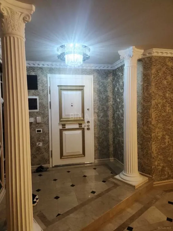Satılır 5 otaqlı mənzil 320 m²