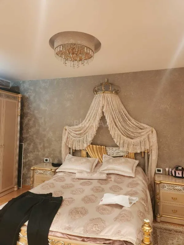 Satılır 5 otaqlı mənzil 320 m²