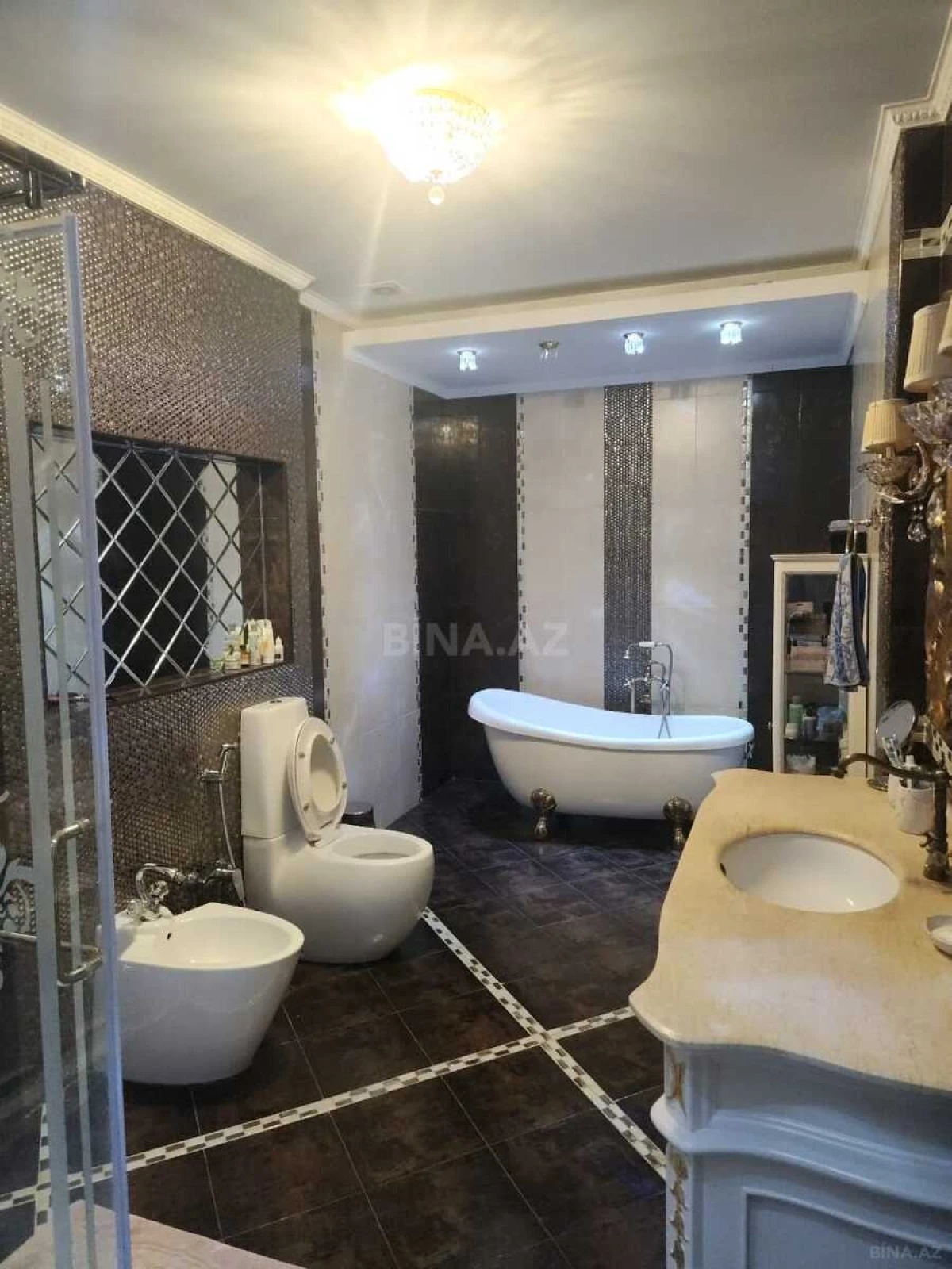 Satılır 5 otaqlı mənzil 320 m²