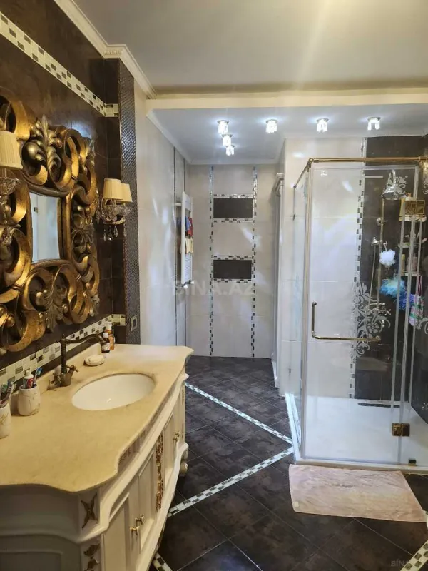 Satılır 5 otaqlı mənzil 320 m²