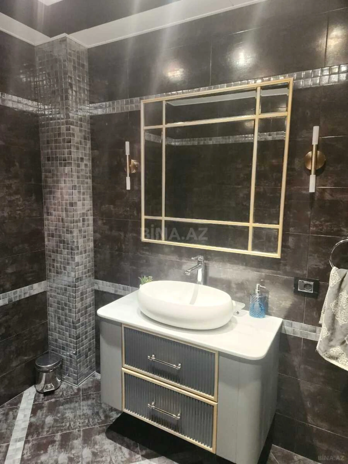 Satılır 5 otaqlı mənzil 320 m²