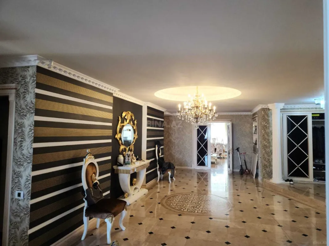 Satılır 5 otaqlı mənzil 320 m²